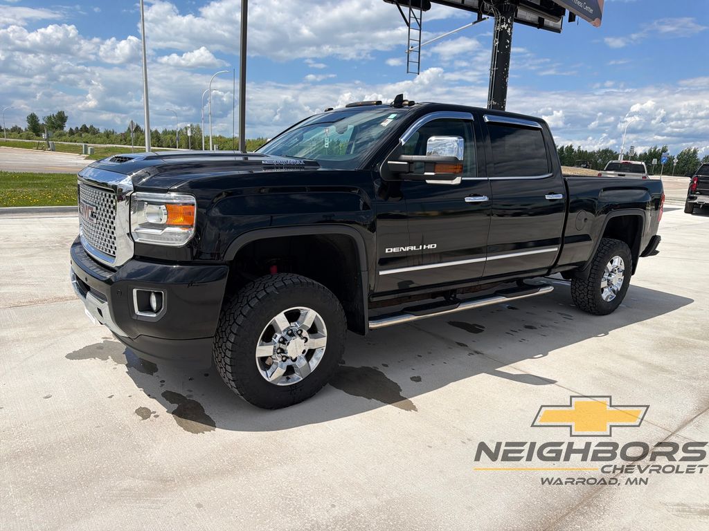 2017 GMC Sierra 3500HD Denali Crew Cab LB DRW 4WD Pickup Truck Four-Wheel Drive 6-Speed Automatic