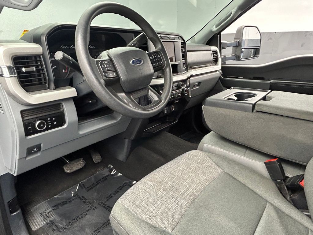 Used 2024 Oxford White Ford XLT image 47