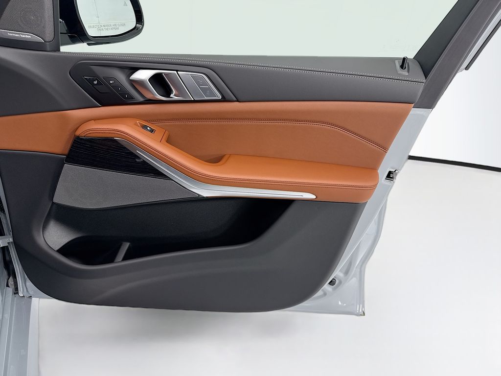 Thumbnail: 2027 BMW X7 - 24