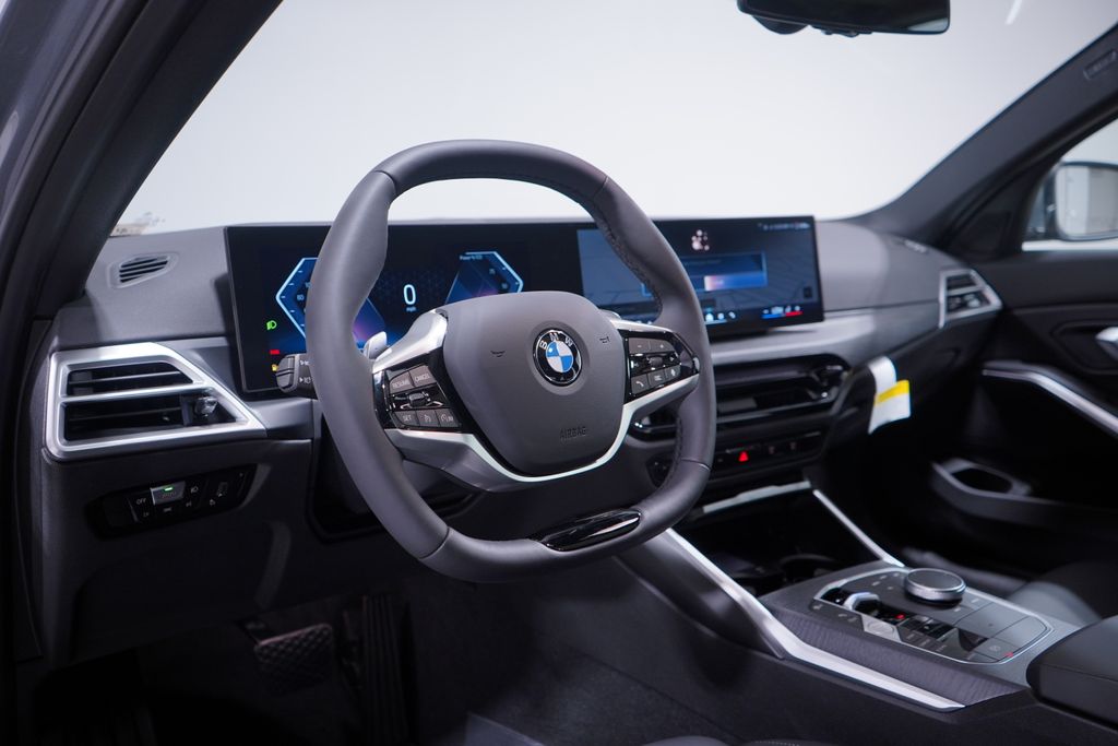 Thumbnail: 2025 BMW 3 Series - 6