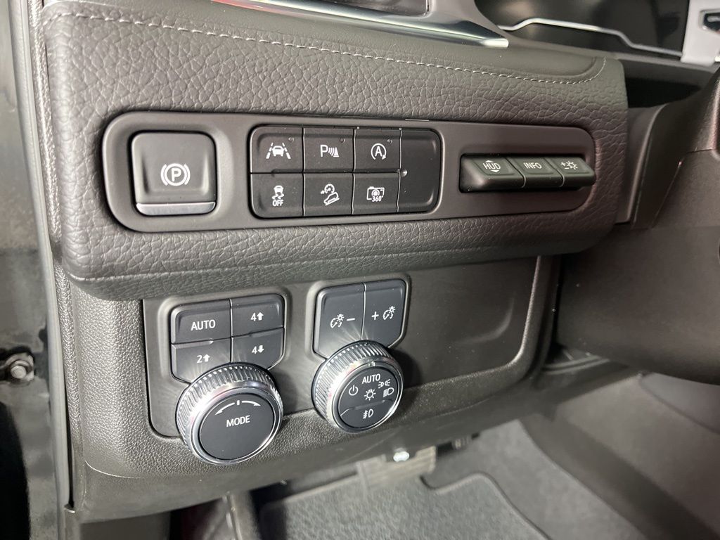 Thumbnail: 2024 GMC Yukon - 32