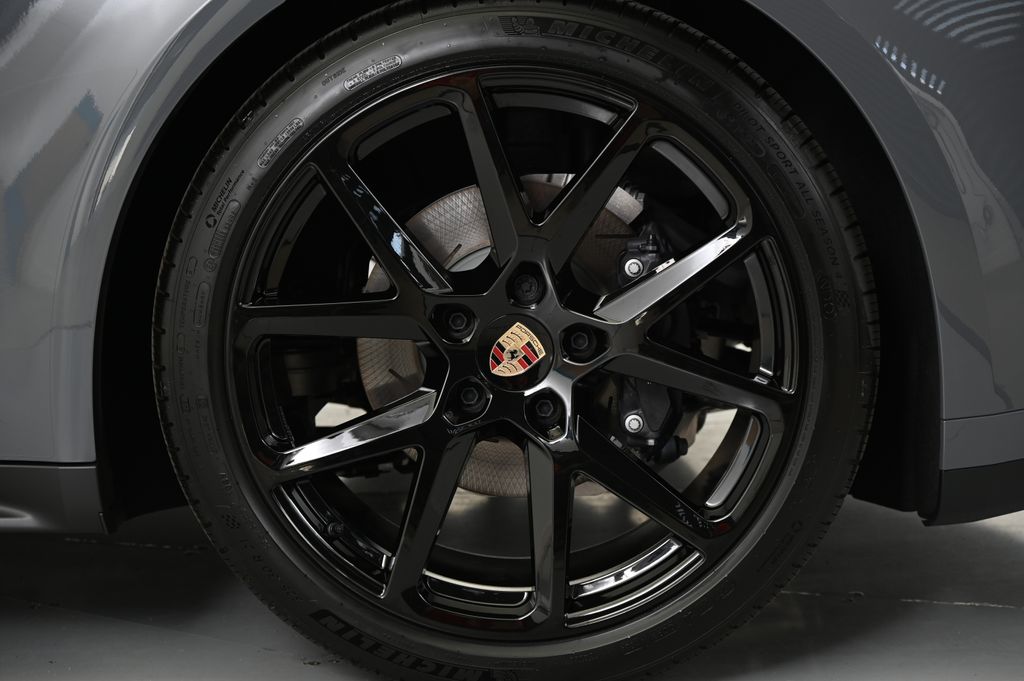 Thumbnail: 2025 Porsche Panamera - 17