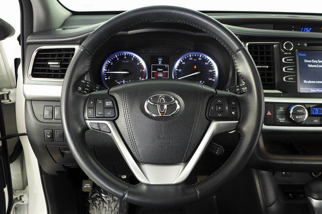 2016 Toyota Highlander XLE 28