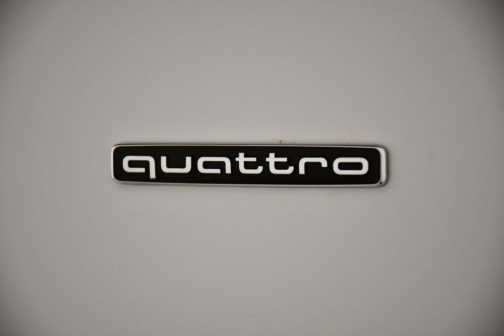 Thumbnail: 2025 Audi Q5 - 10