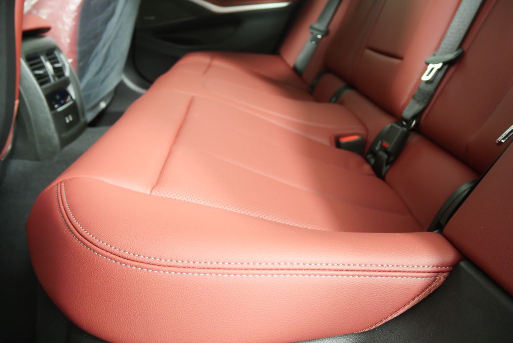 Thumbnail: 2026 BMW 3 Series - 15