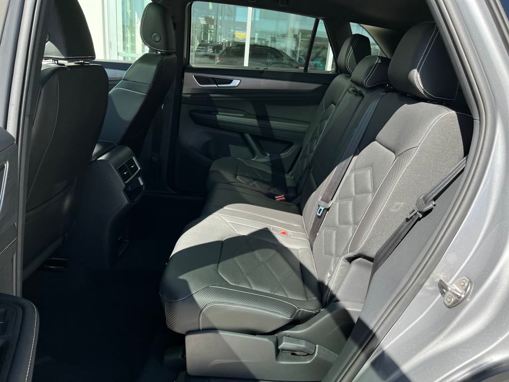 2025 Volkswagen Atlas Cross Sport 2.0T SE w/Technology photo