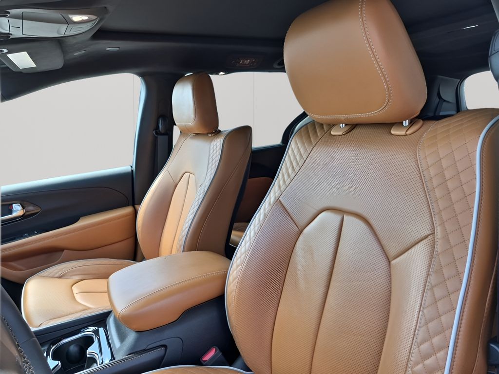 Used Car 2023 Chrysler Pacifica Hybrid  Pinnacle For Sale Under $35,000 In Austin, Texas