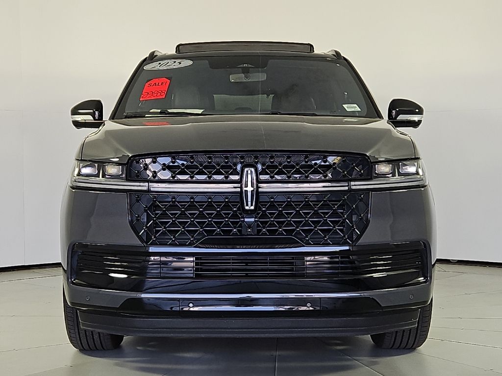 Thumbnail: 2025 Lincoln Navigator - 3