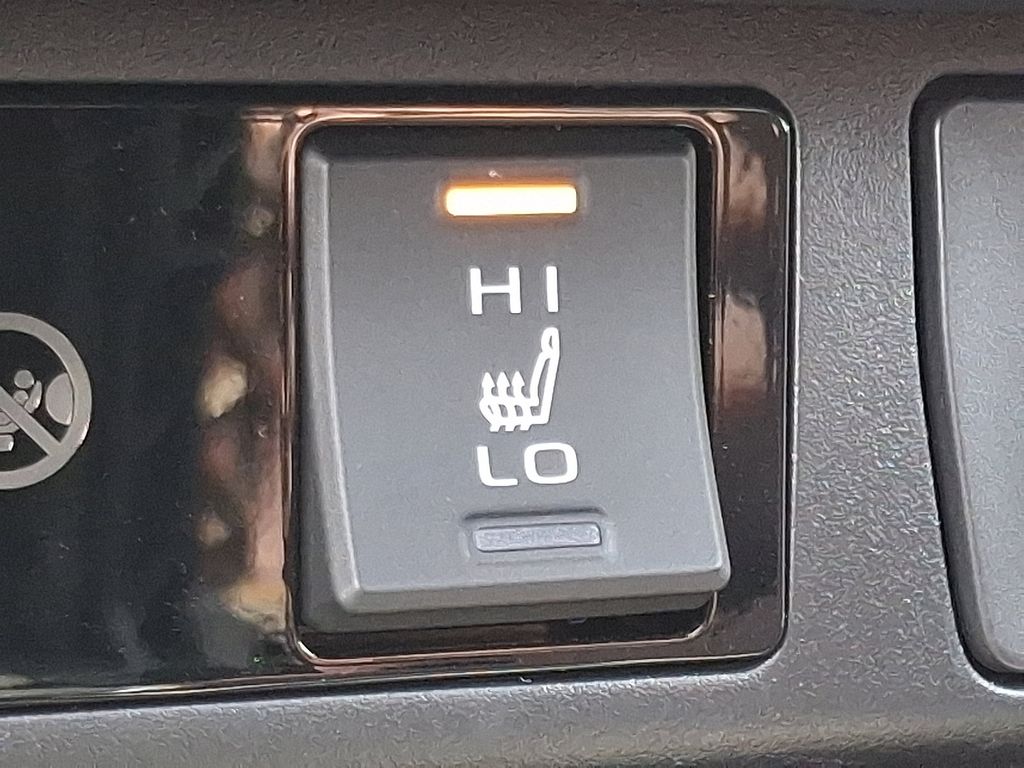 2025 Toyota RAV4 SE 26