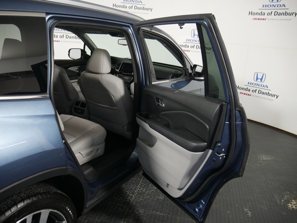 Thumbnail: 2017 Honda Pilot - 8