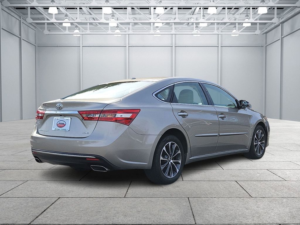 Thumbnail: 2016 Toyota Avalon - 5