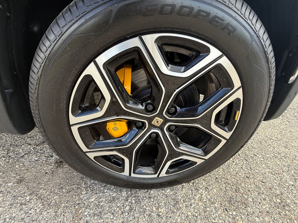 Rivian R1S