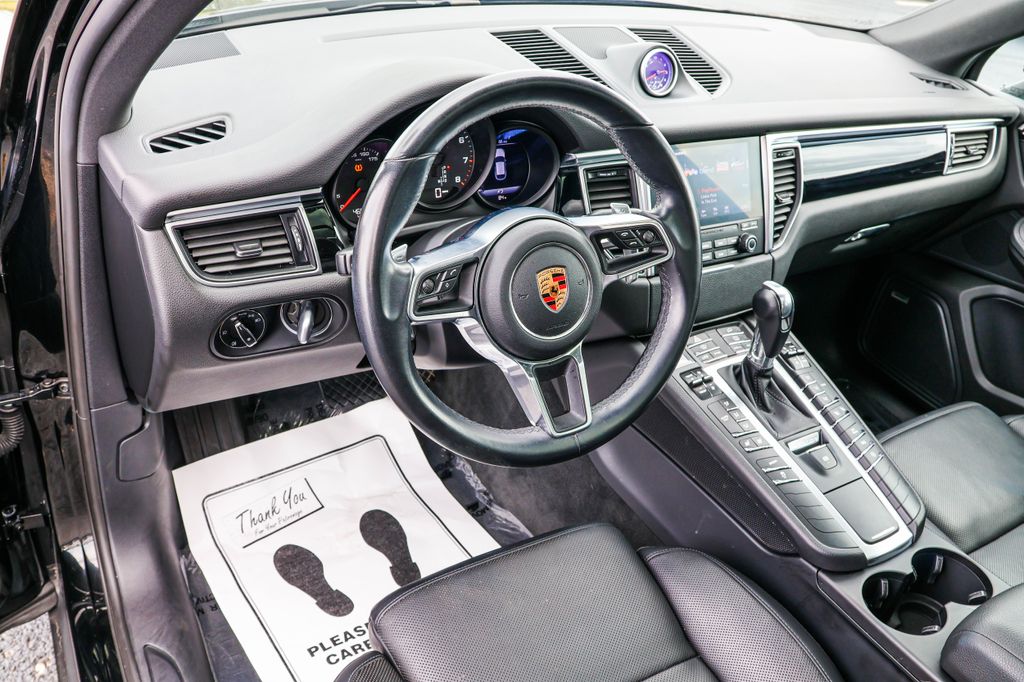 2018 Porsche Macan Base 3