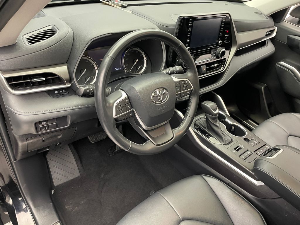 2022 Toyota Highlander XLE 11