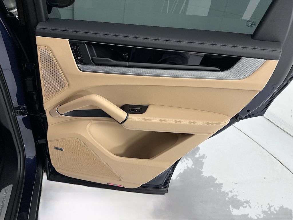 Thumbnail: 2026 Porsche Cayenne - 27
