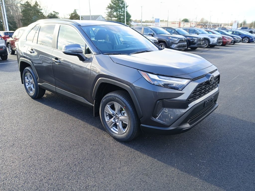 2025 Toyota RAV4 XLE's photo