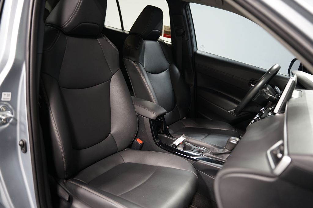 2024 Toyota Corolla Cross XLE 27