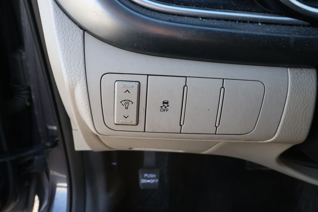 Thumbnail: 2015 Kia Optima - 17