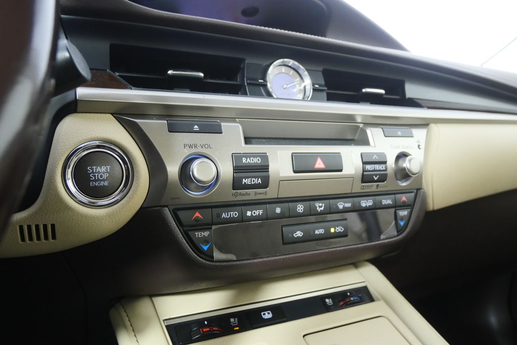 Thumbnail: 2016 Lexus ES - 20