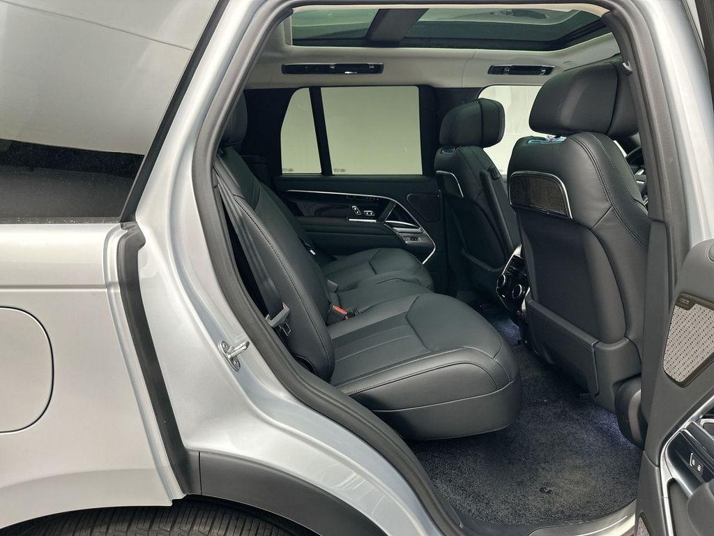 2025 Land Rover Range Rover Autobiography 7