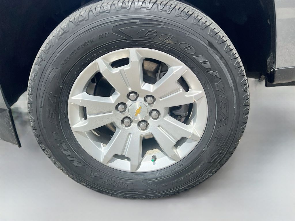 Used 2022 Gray Chevrolet LT image 29