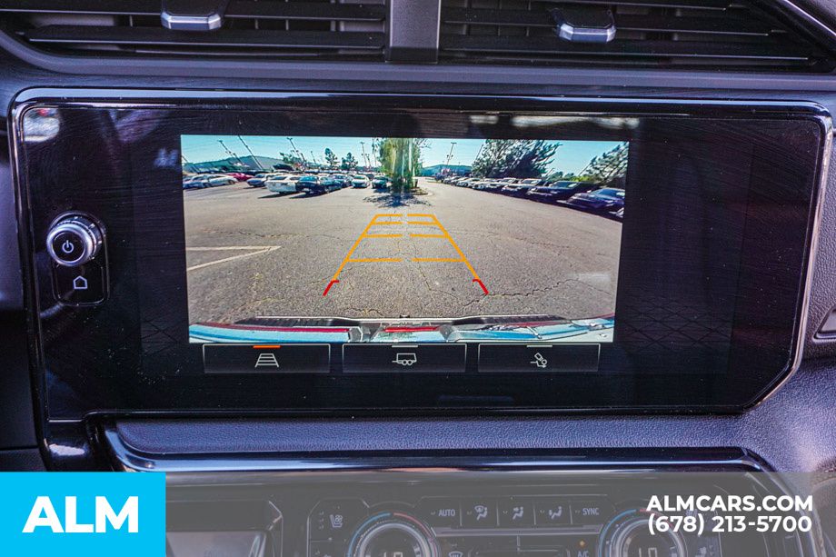 Used 2022 White GMC AT4 image 37