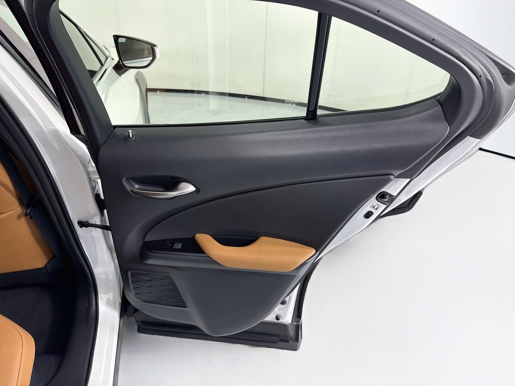 Thumbnail: 2022 Lexus UX - 27