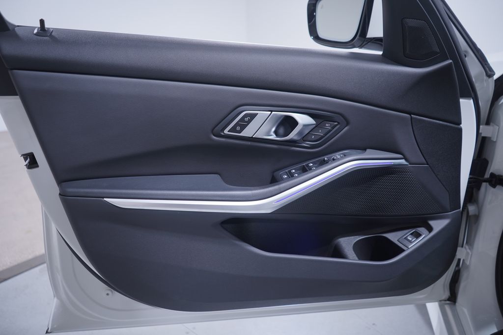 2022 BMW 3 Series 330i 16