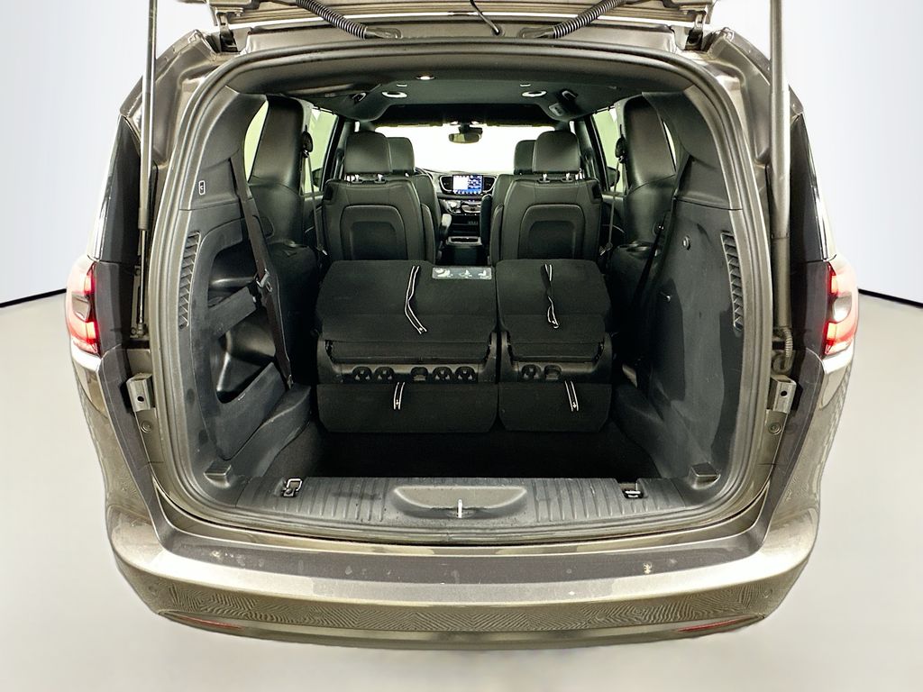 2021 Chrysler Pacifica Touring L 25