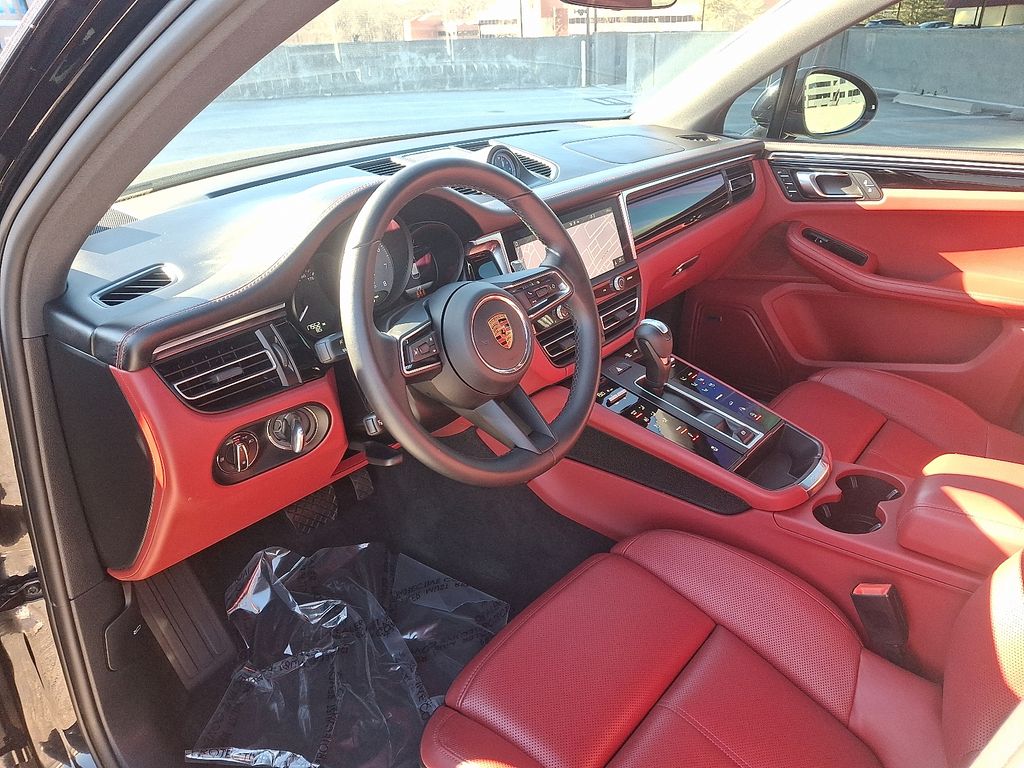 Thumbnail: 2024 Porsche Macan - 4