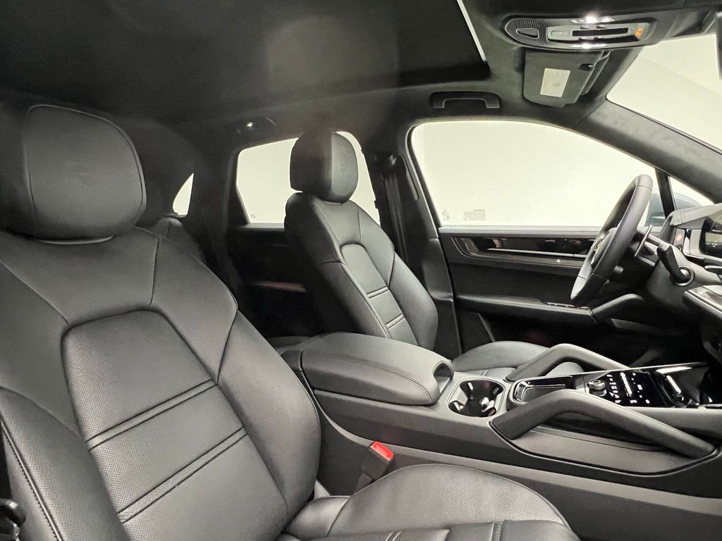Thumbnail: 2026 Porsche Cayenne - 18