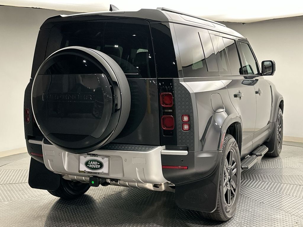 2025 Land Rover Defender 110 3