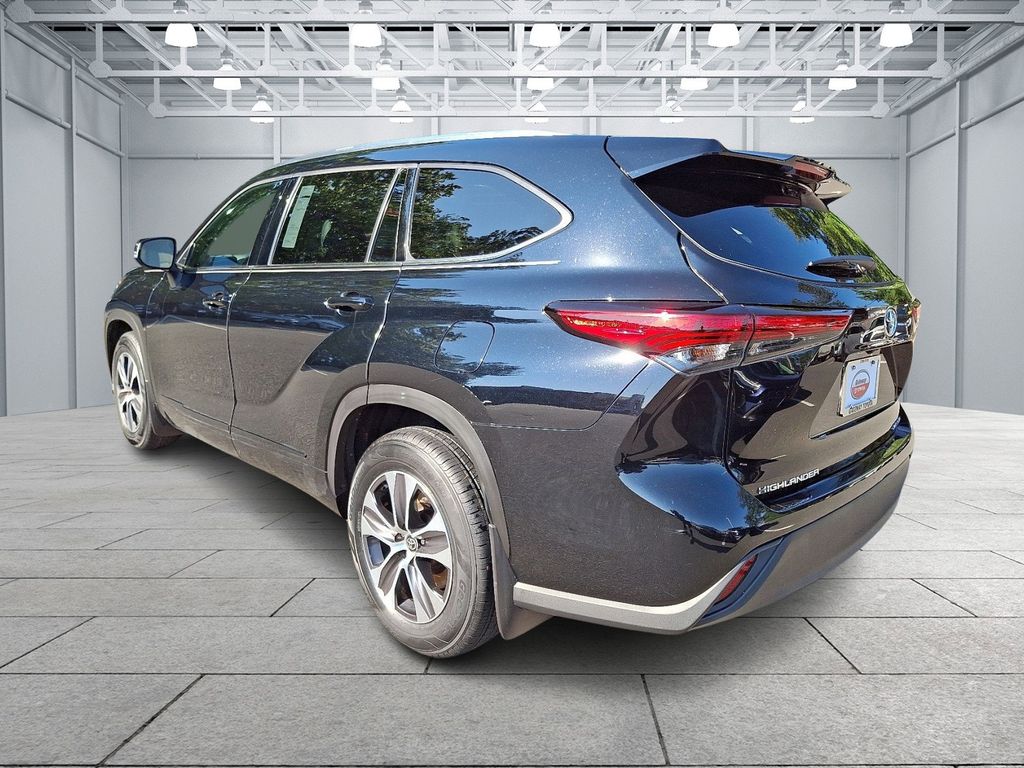 Thumbnail: 2021 Toyota Highlander - 6