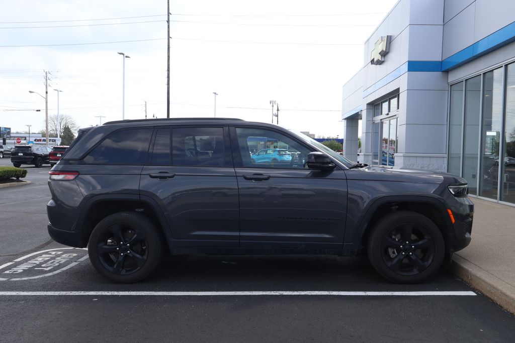 Thumbnail: 2023 Jeep Grand Cherokee - 8