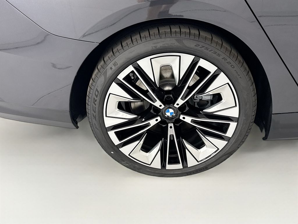 Thumbnail: 2026 BMW i5 - 32