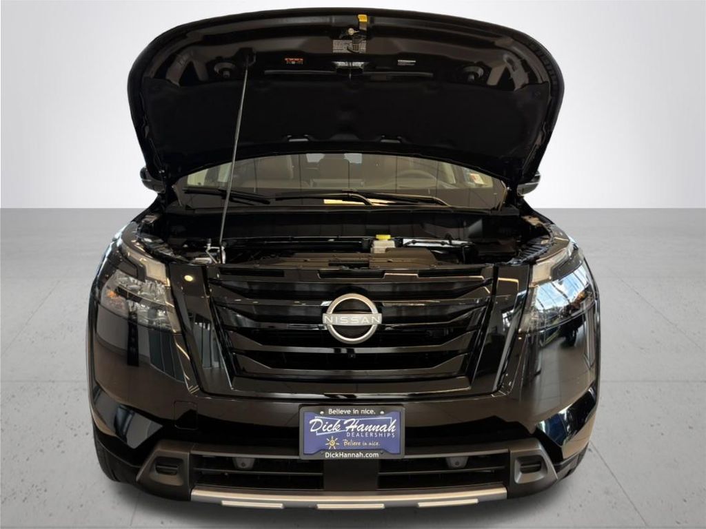 2025 Nissan Pathfinder Platinum