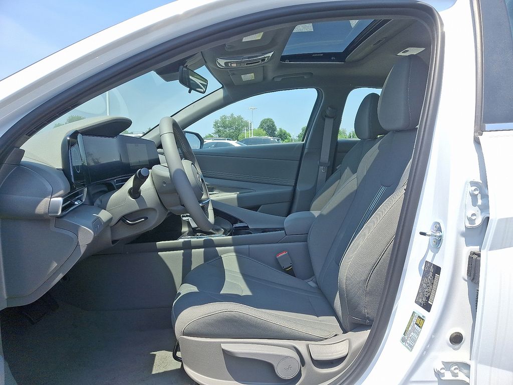 2025 Hyundai Elantra SEL 6