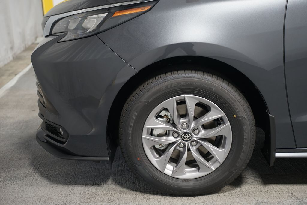 Thumbnail: 2025 Toyota Sienna - 5
