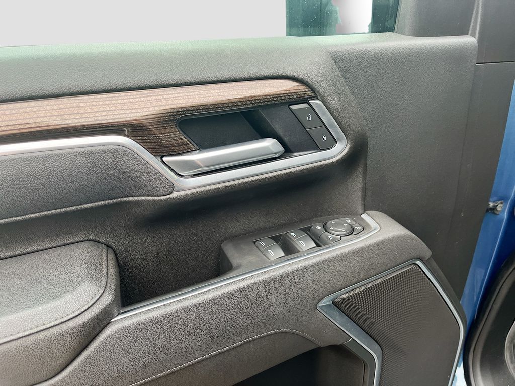 Used 2025 Blue Chevrolet LT image 18