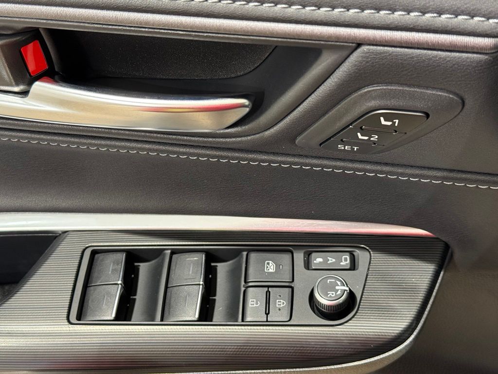 Thumbnail: 2023 Toyota Venza - 16