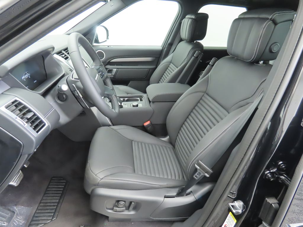 Thumbnail: 2026 Land Rover Discovery - 19