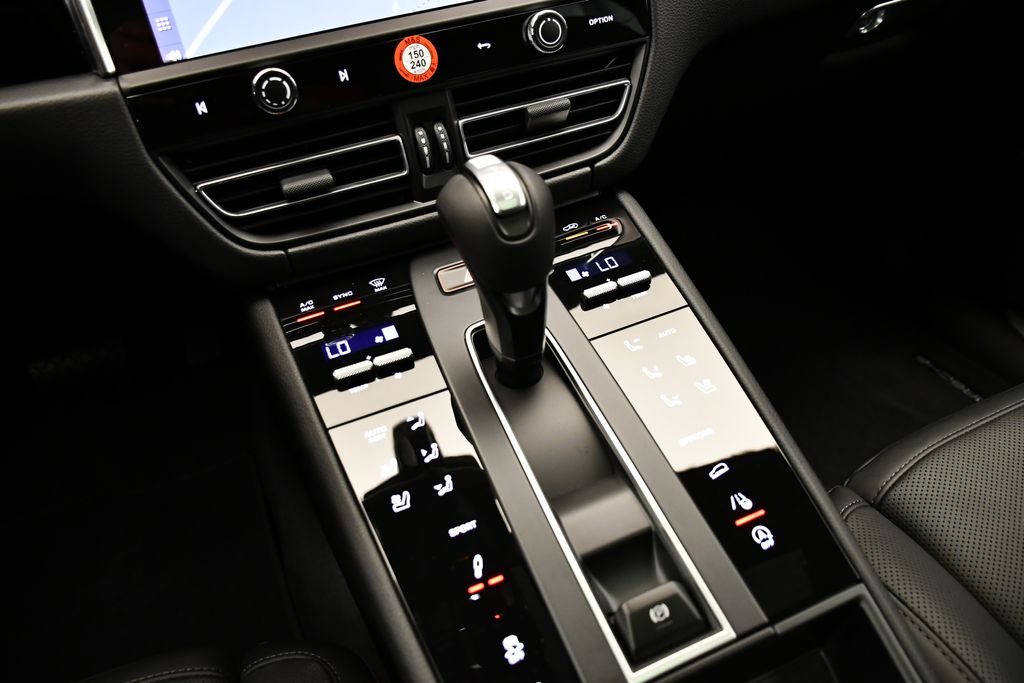 Thumbnail: 2026 Porsche Macan - 32