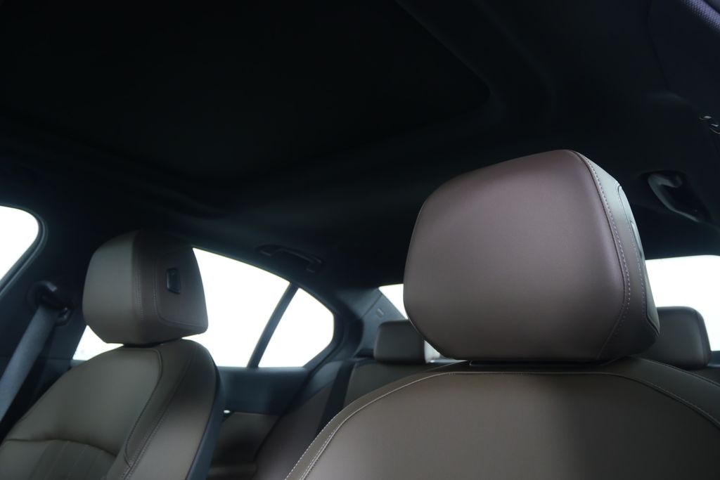 Thumbnail: 2026 BMW 5 Series - 11