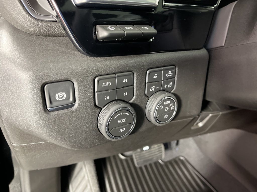 Thumbnail: 2026 Chevrolet Silverado 2500 - 31