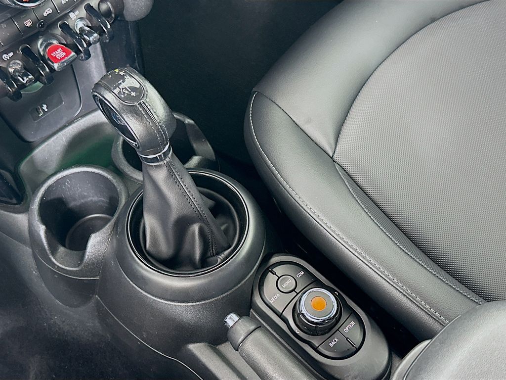2019 MINI Cooper  16