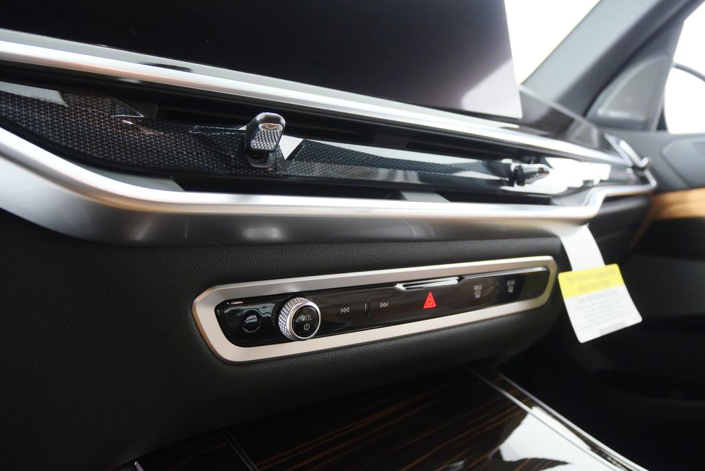 Thumbnail: 2026 BMW X5 - 21