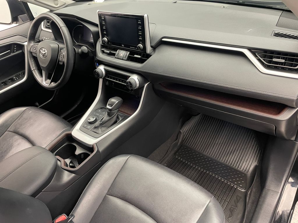 Thumbnail: 2021 Toyota RAV4 - 16