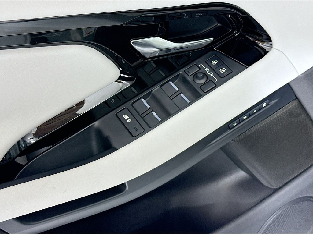 Thumbnail: 2025 Land Rover Range Rover Evoque - 23
