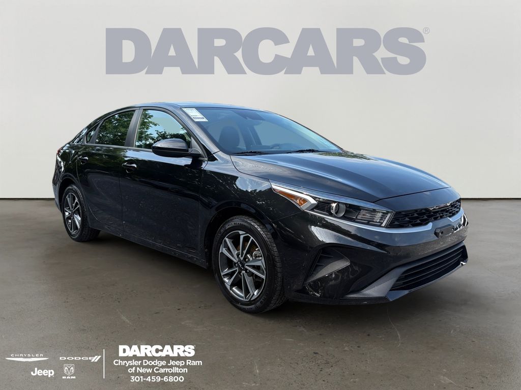 Aurora Black Pearl 2024 Kia Forte Sedan Front-Wheel Drive Continuously Variable Transmission