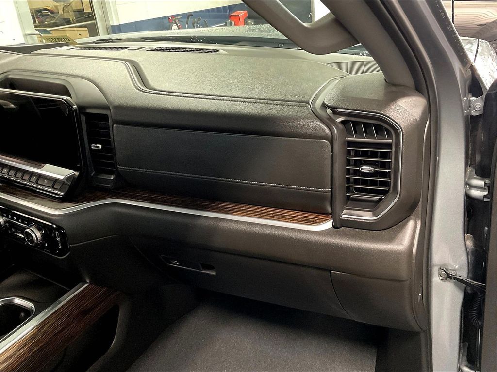 2025 GMC Sierra 1500 — photo 13
